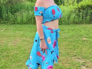 Real TOPLESS MOMMY Outside Mature MILF BIG TIT in the Sunshine