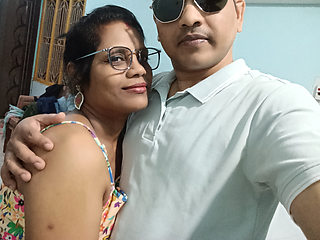 Indian Married Bhabhi Sheela Blowjob and Hardcore Sex with Young Boyfriend