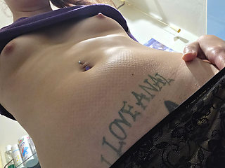 Ana Liz spreads her delicious pussy and plays with her nipples