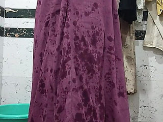 Priya Bhabi Big Ass Bath Show