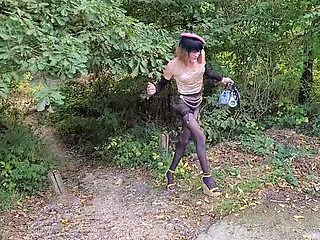 VaneSsa BiTCHx Performs Risky Public Nudity in Packed Car Park Alongside Massive Big-Cock