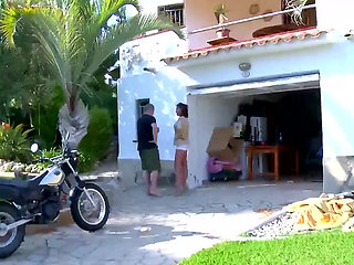 babe gave me a horny blowjob and then we fucked until the pussy squirted