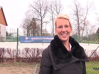 Blonde Secretary Spend Free Time With Creampie From Dude In Van 12 Min