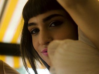 Nude teen Ivy introdcing her hairy pussy