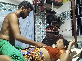 Aunty ne naya saree or blouse ke sath sex kra apne husband ke sath