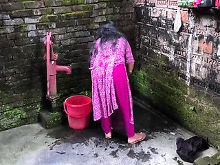 Devar Bhabhi And Hindi Sex In I See My Aunty Was Cleaning The Bathroom So I Hugged Her And Started Fucking Her Ass