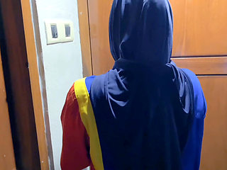 Blue Hijab Cashier Becomes Self-Employed Manager