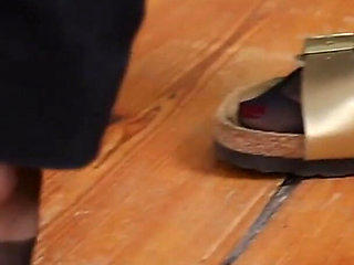 Minimalistic Nylon Moments - Dangling & Shoeplay