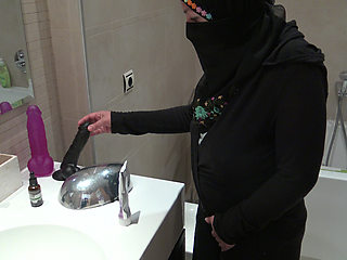 Algerian maid in Marseille lets me fuck her deep in her pussy