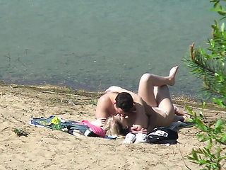Amateur Couple Public Beach Sex - George Lee Homemade Blowjob Outdoor