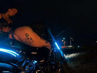 Amateur fetish big booty bitch riding with her bum