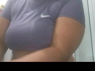 MILF ends up masturbating her big juicy pussy while alone at home