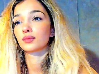 Big boob brunette masturbates on webcam